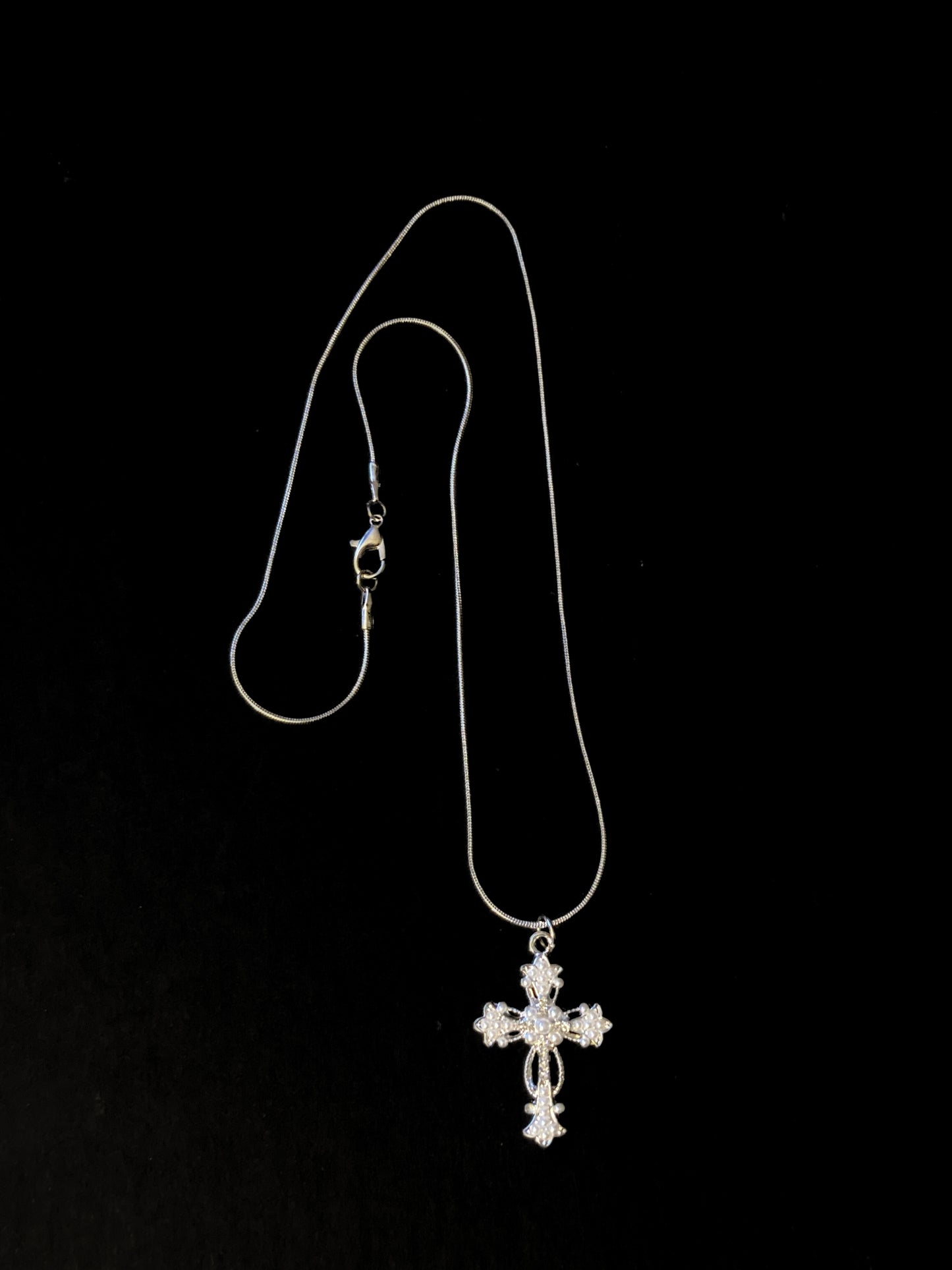 Necklace-pearl cross